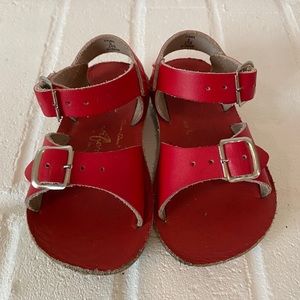 Size 5 Red Salt Water Sun-San Surfers